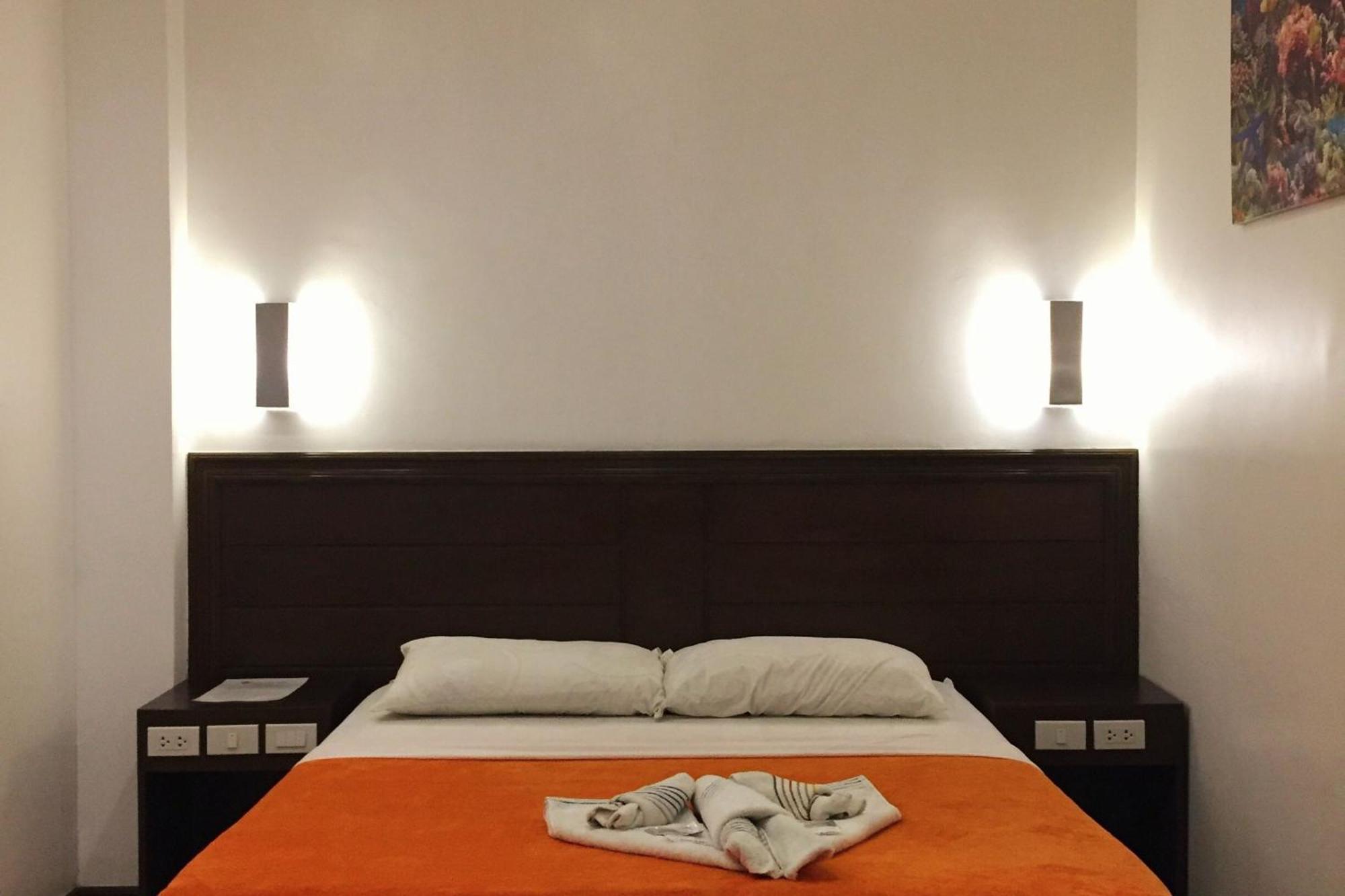 Pearli View Hotel Iloilo Powered By Cocotel Zimmer foto